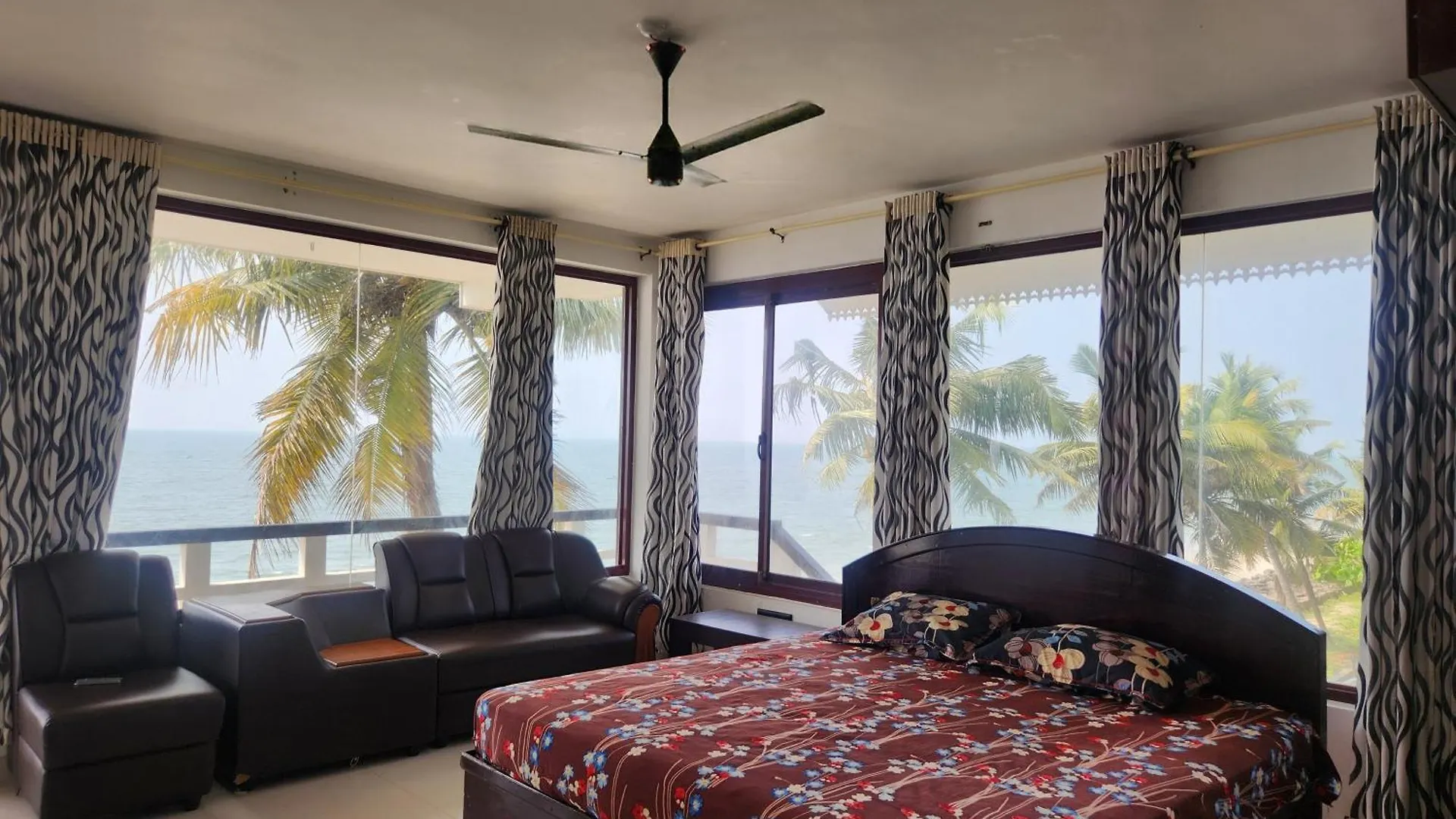 The Waves Beach House Andhakaranazhi Turavur Guest house