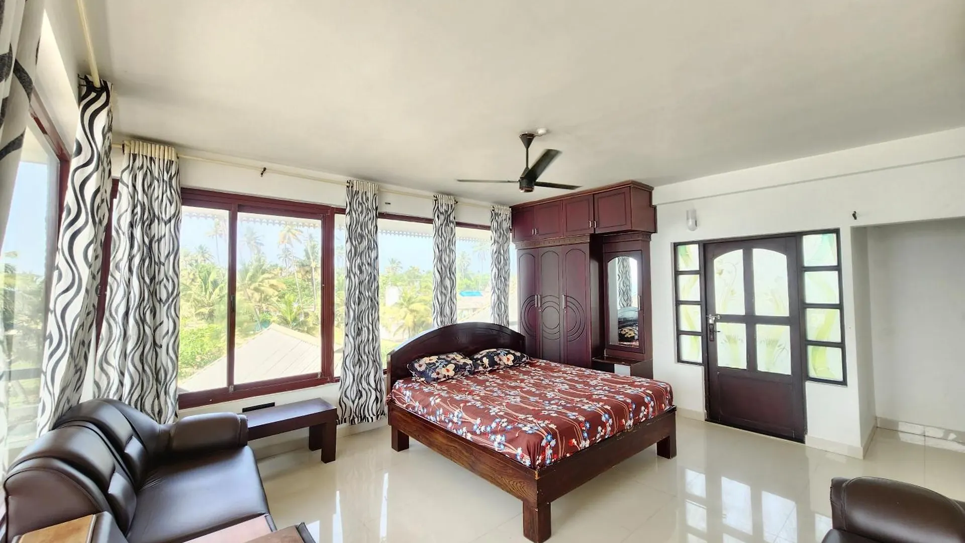 The Waves Beach House Andhakaranazhi Turavur 0*,  India
