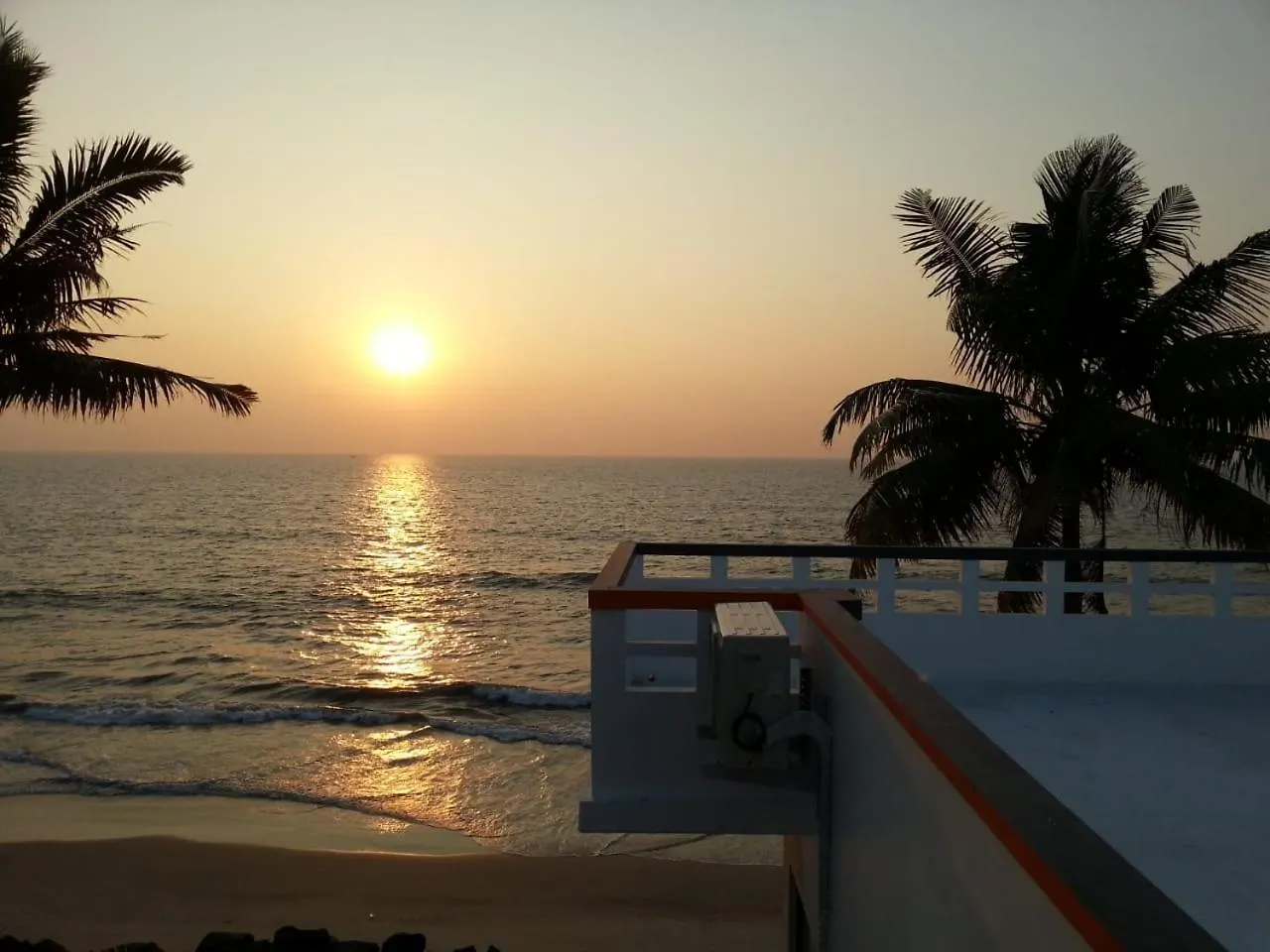 The Waves Beach House Andhakaranazhi Turavur