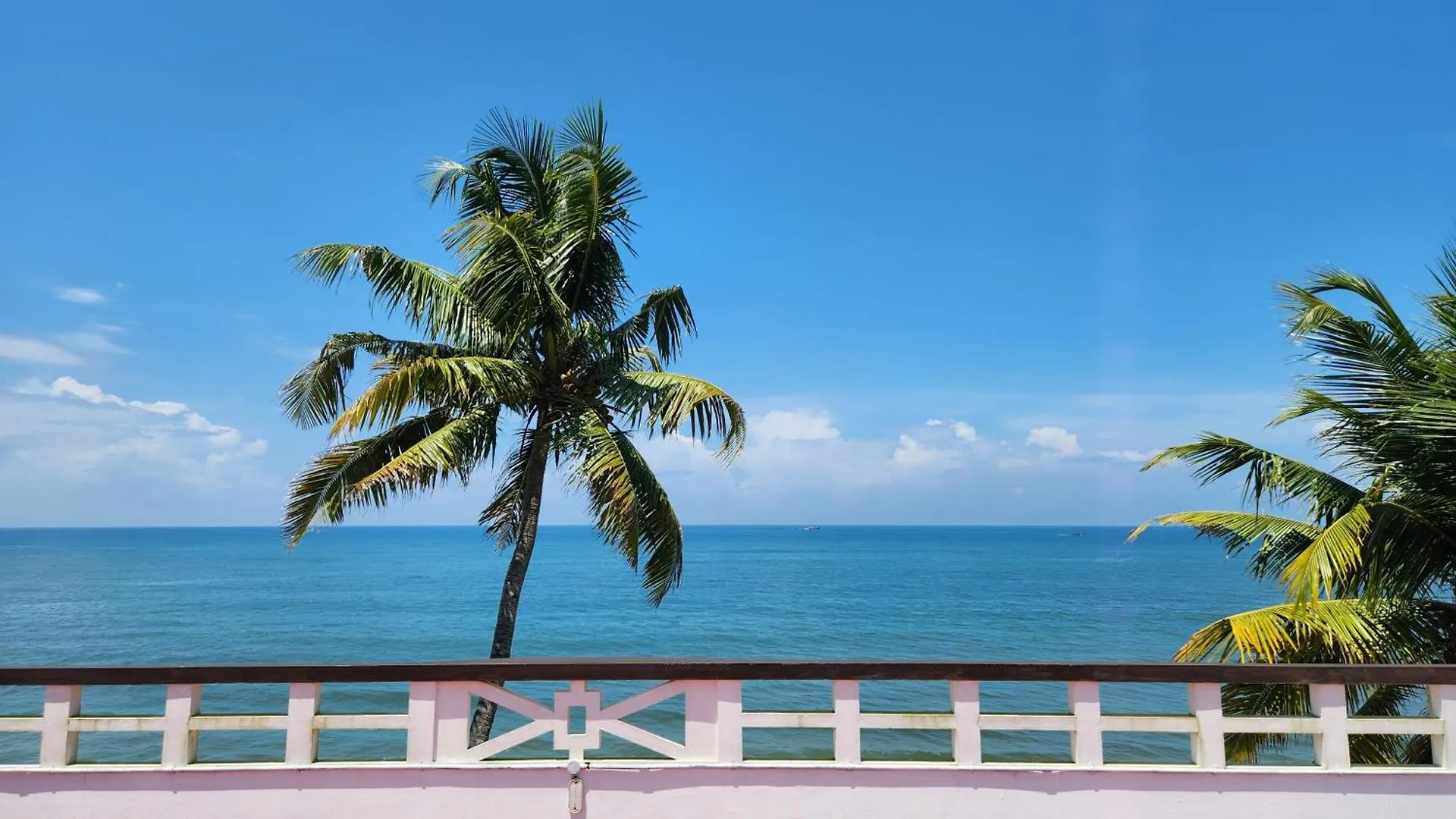 The Waves Beach House Andhakaranazhi Turavur Guest house