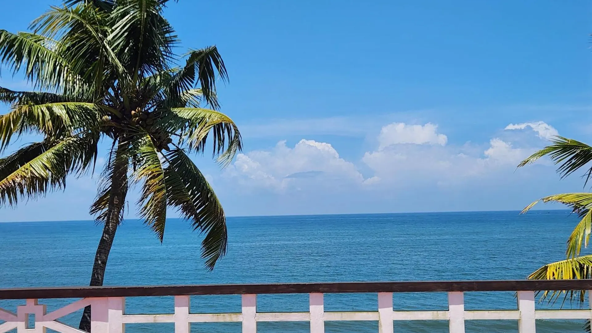 The Waves Beach House Andhakaranazhi Turavur