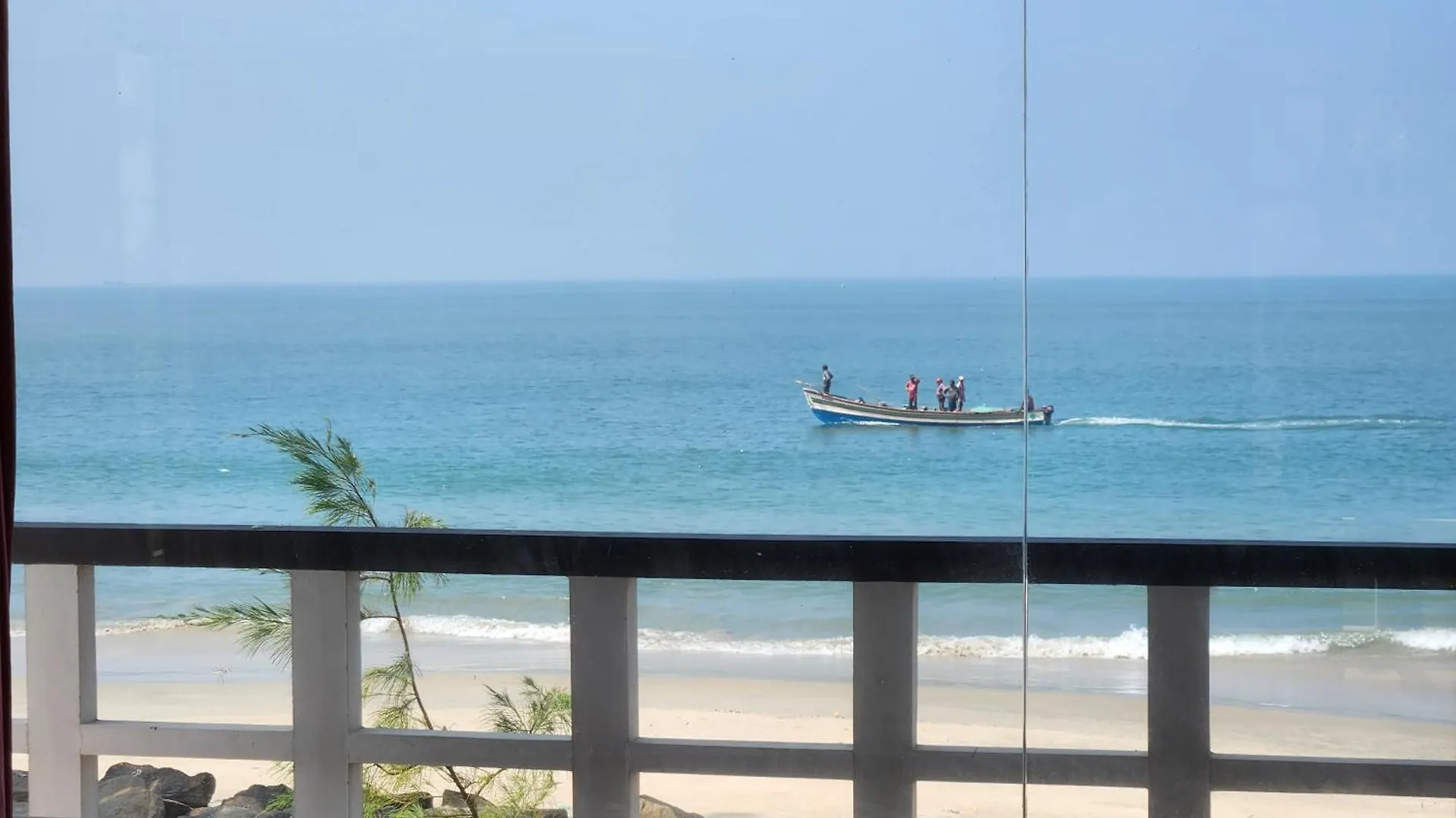 Guest house The Waves Beach House Andhakaranazhi Turavur