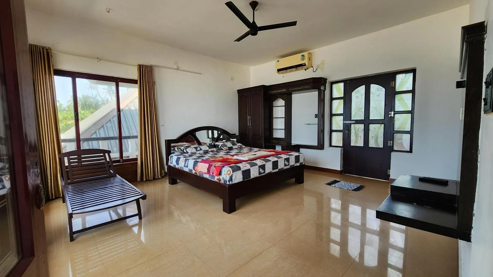 The Waves Beach House Andhakaranazhi Turavur 0*,