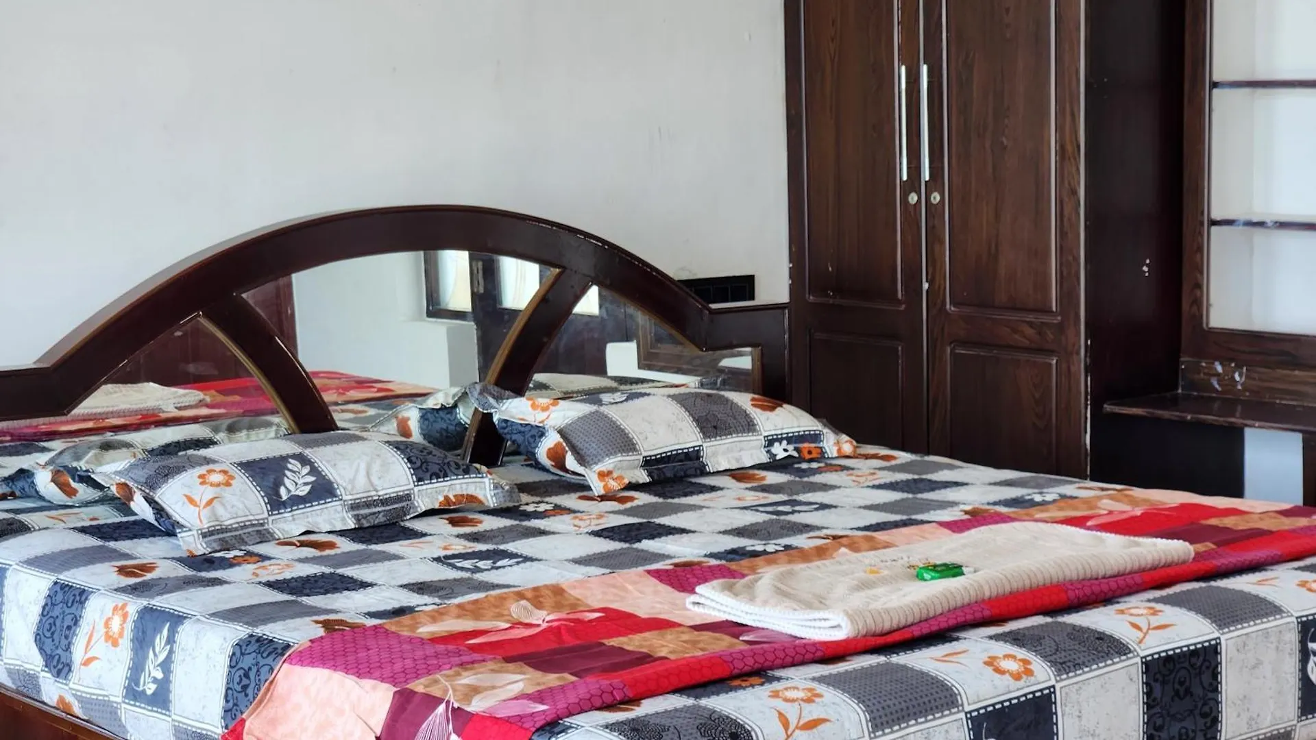The Waves Beach House Andhakaranazhi Turavur Guest house