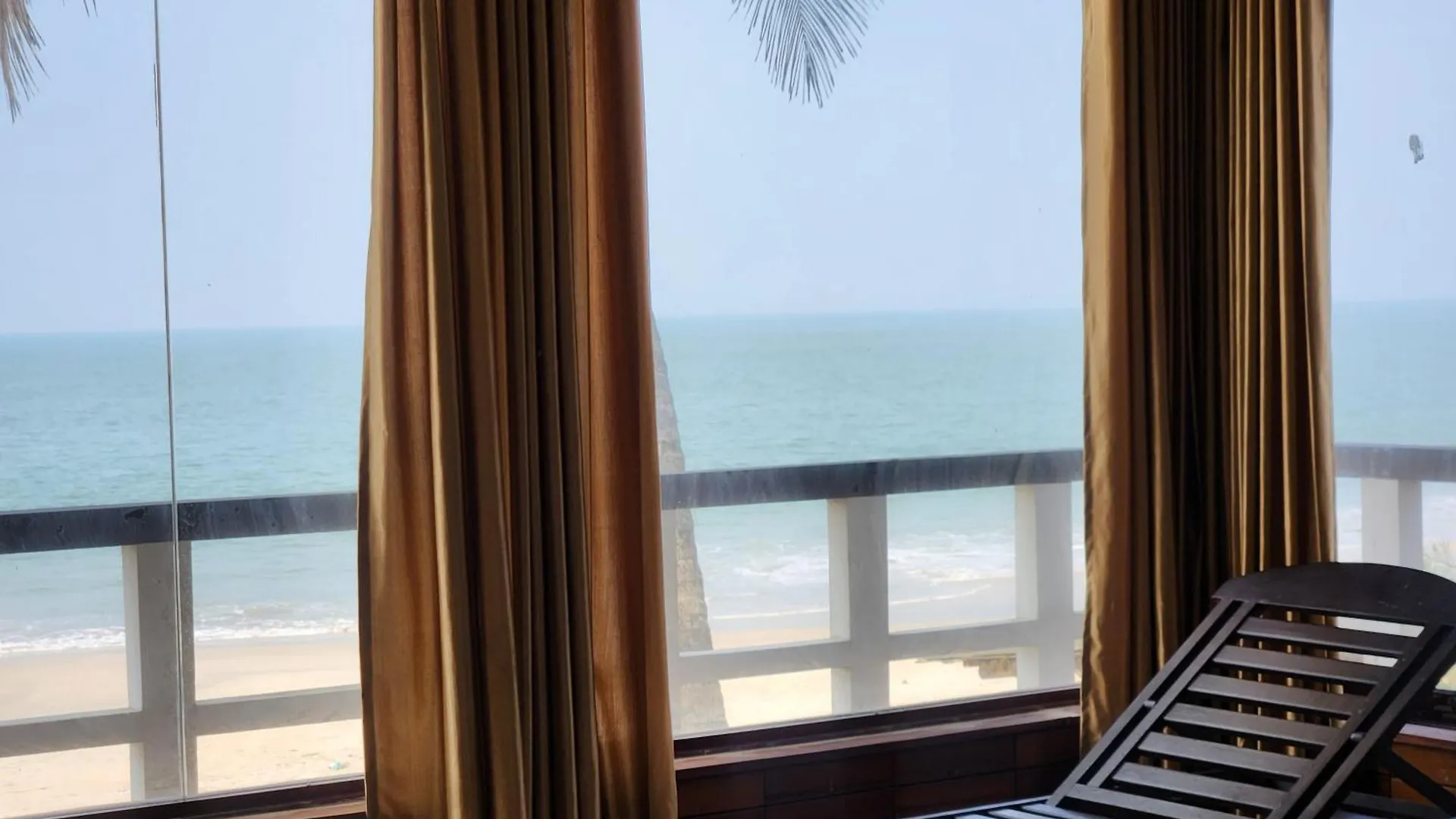 The Waves Beach House Andhakaranazhi Turavur India